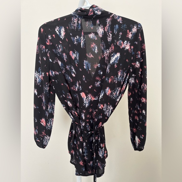 Le Château Abstract Pattern Faux Wrap Blouse - Picture 2 of 3